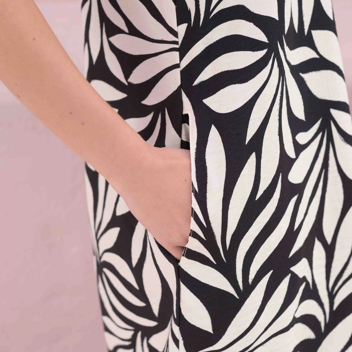 VESTIDO CORTO ABRIL KIOTO NEGRO